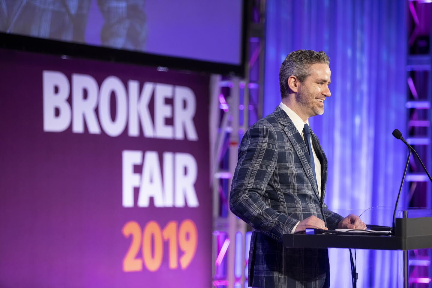 Sean Murray speaking in the Gekko Ballroom at The Roosevelt Hotel